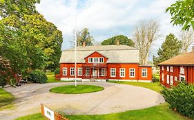 Hova Prästgård Bed&Breakfast